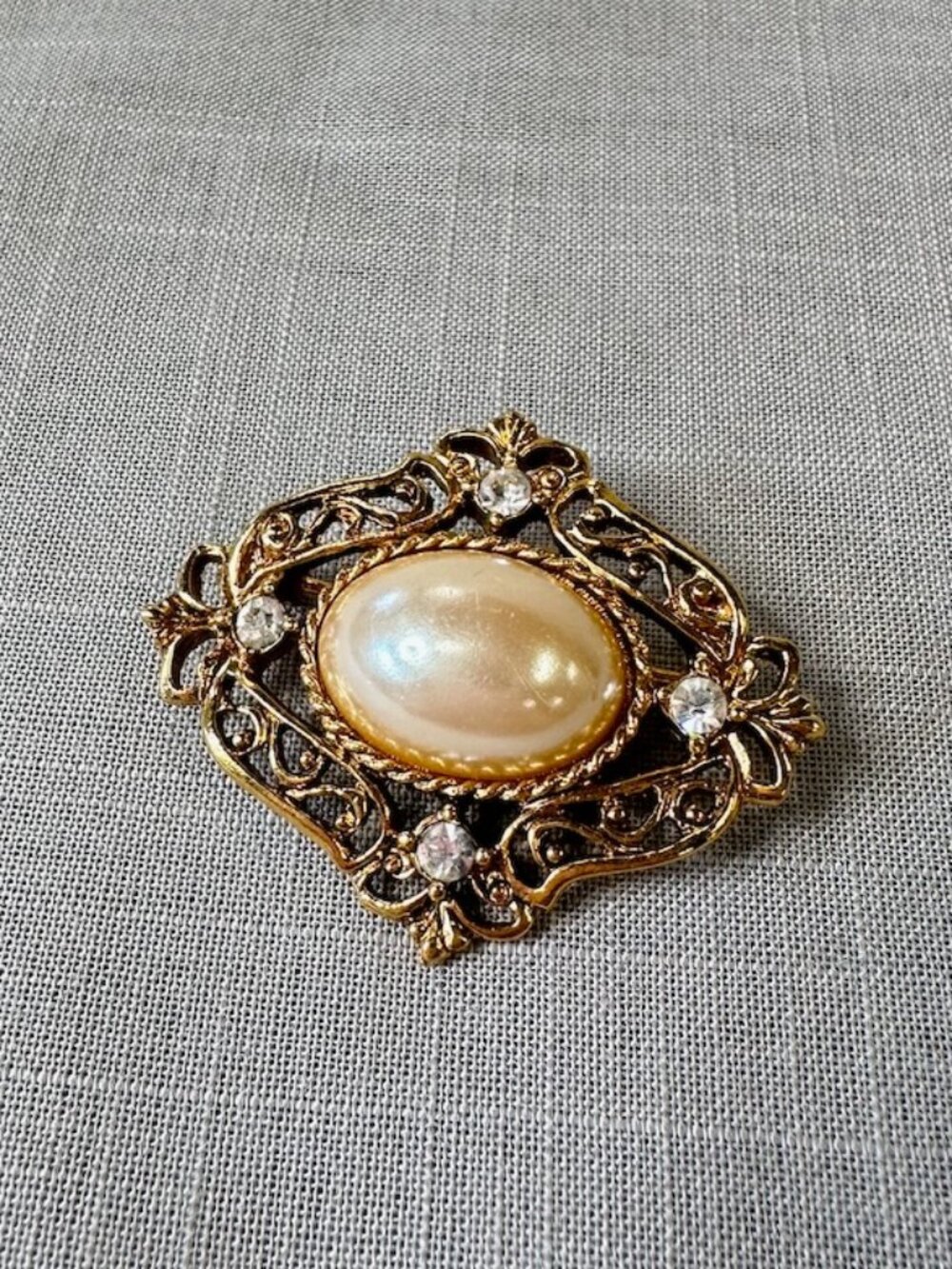 Vintage 1928 Faux Pearl Cabochon and Crystal Gold Tone Brooch